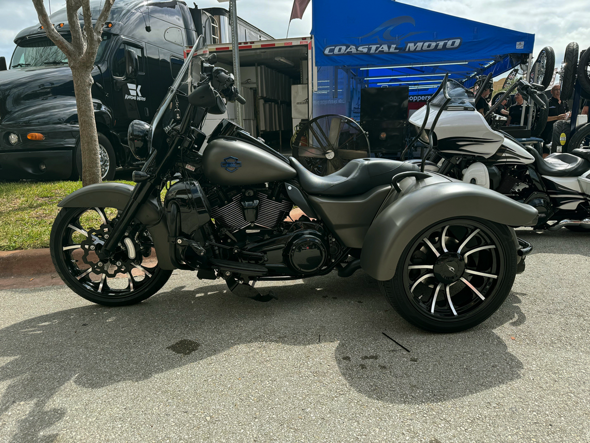 Largo 3D Rear Wheel - Black Cut (18\") | Falken Tire (215/45ZR18) - Trike 2009 - 2024