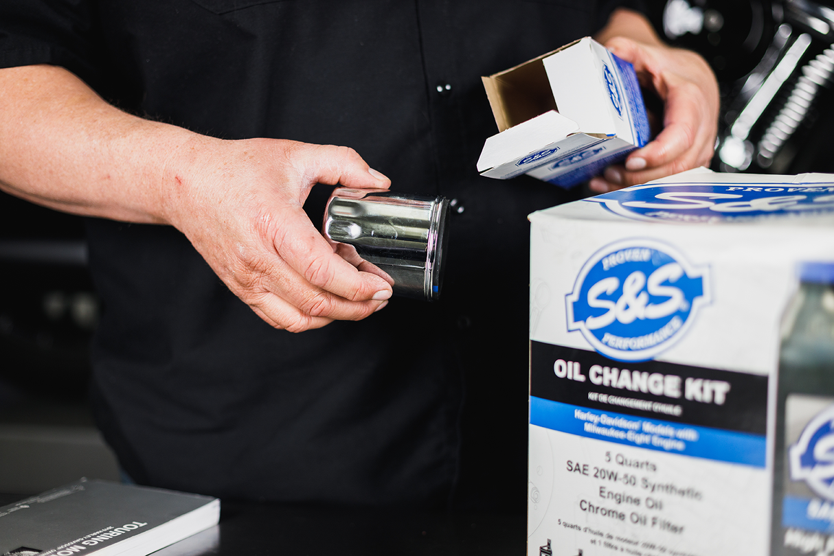 Oil Change Kit - Chrome Filter - M8 - 5 US quarts 2017 - 2022