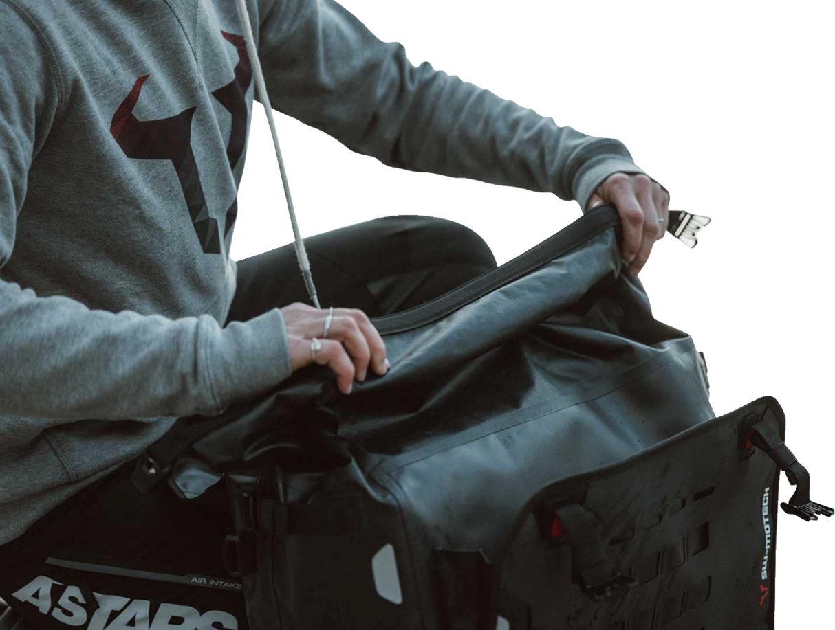 SysBag Side Bag System - Black - Suzuki V-Strom 1050DE \'23-\'24 2023 - 2024