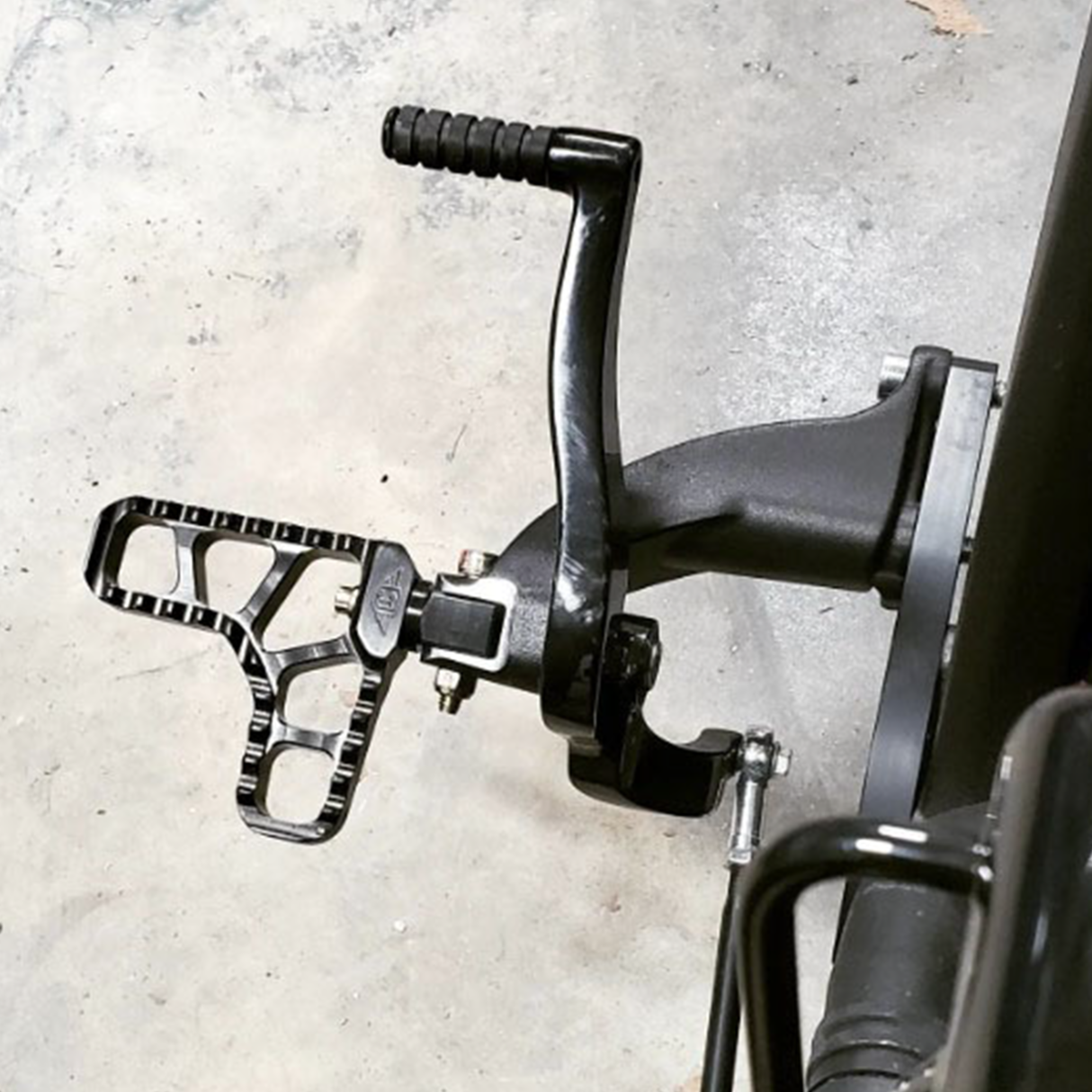 Serrated Heel Pegs - Black - Indian 2017 - 2024