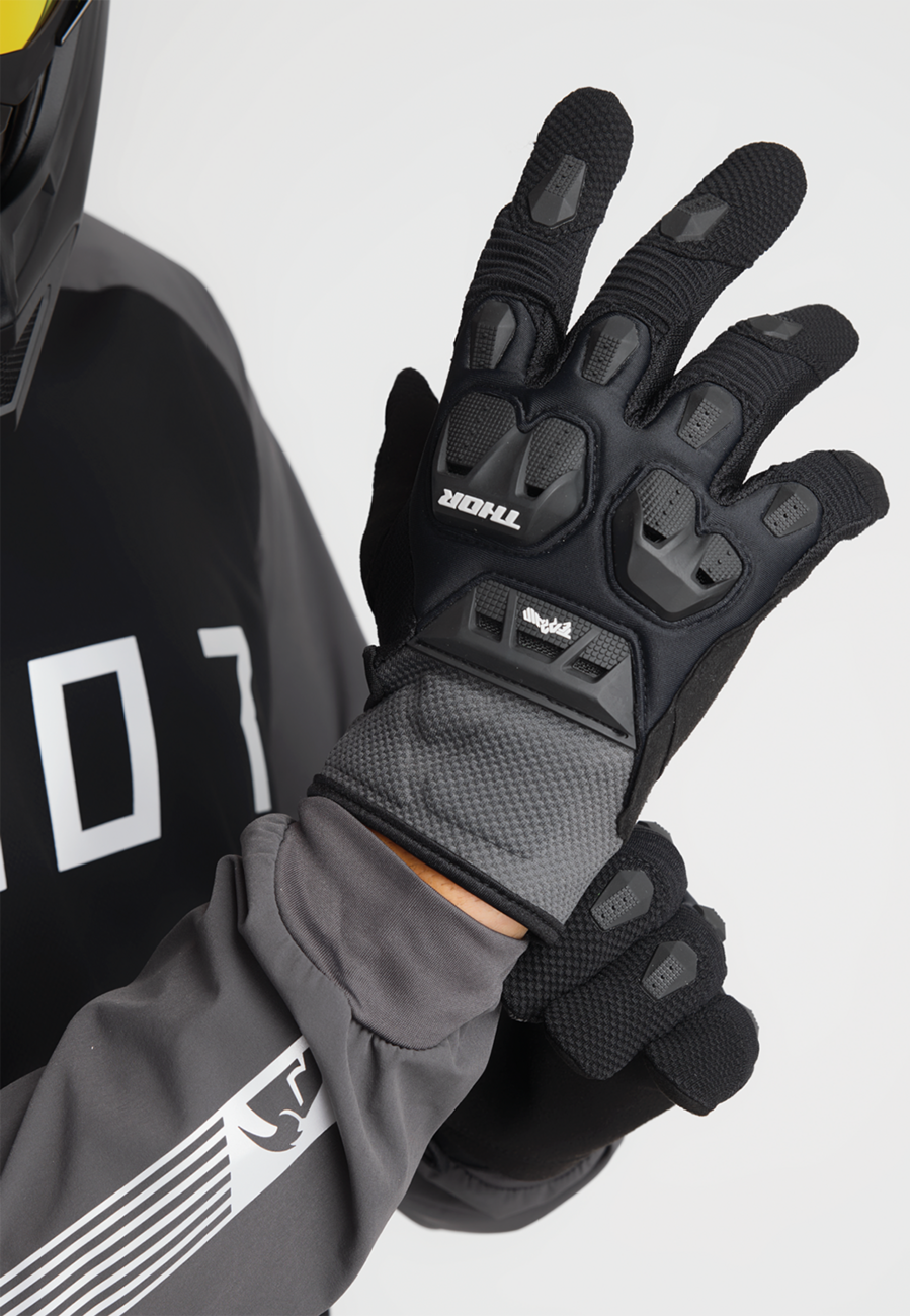 Terrain Gloves - Black/Charcoal - Large
