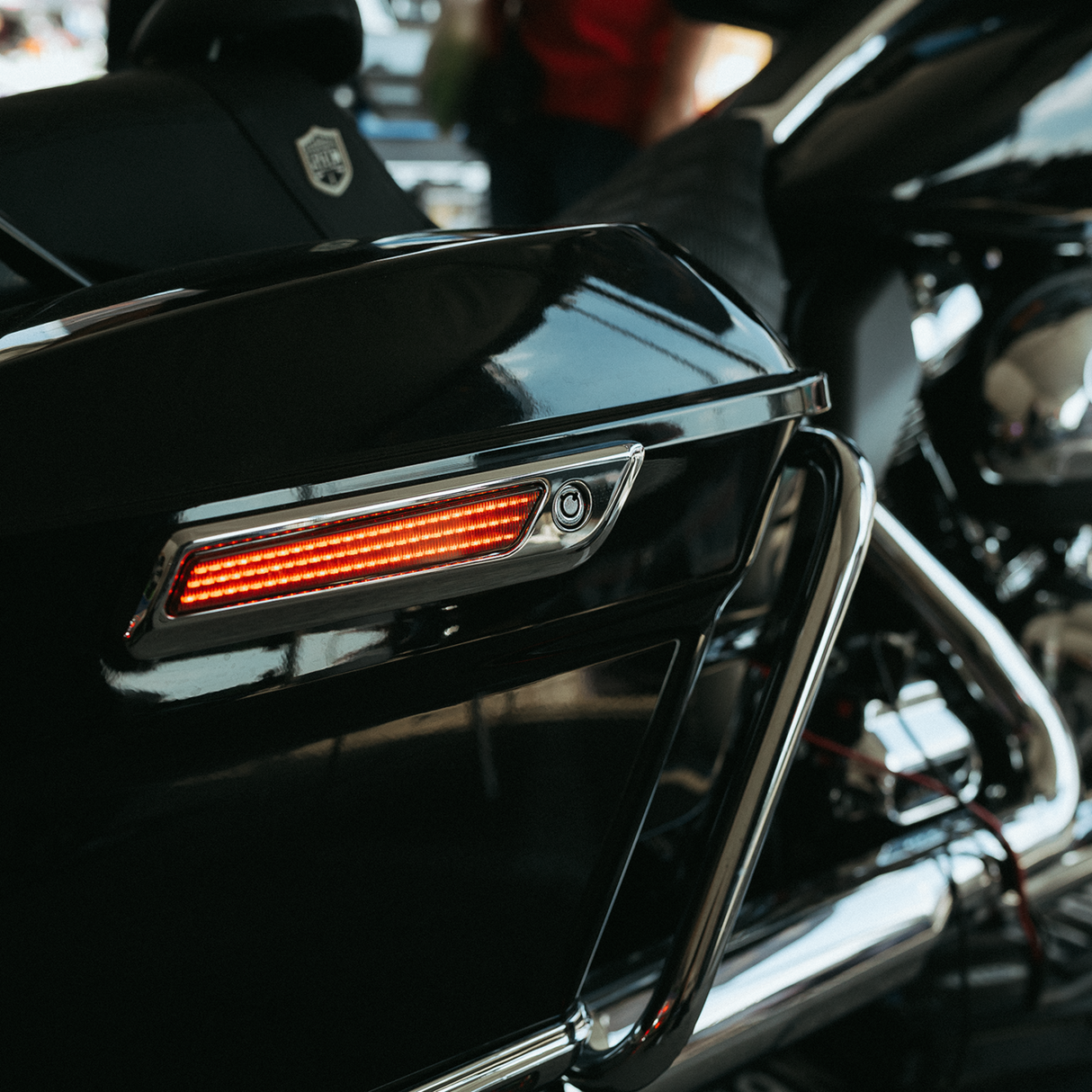 Latch Light - Saddlebag - Smoke - Chrome 2014 - 2024